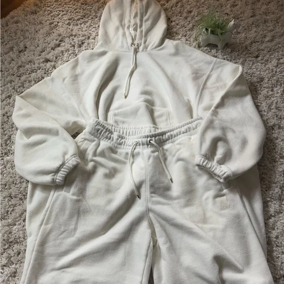 Air Jordan, soft, oversized White hoodie and joggers set - Picture 2 of 9
